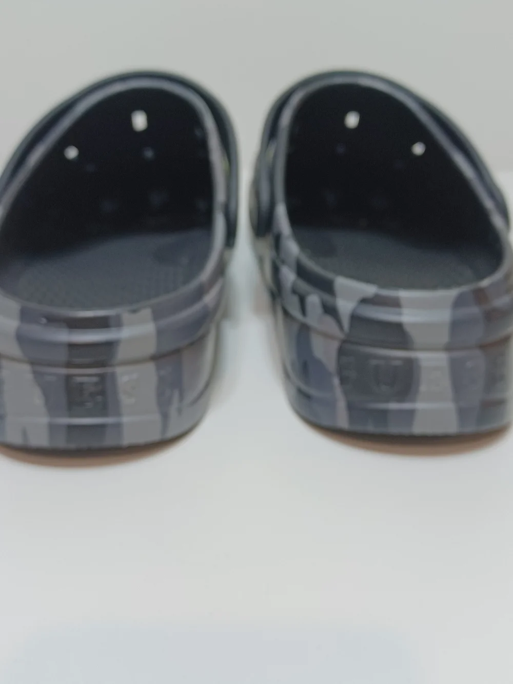 Guess Mens Gray Camo Slip-On Clogs with Neon Yellow Logo Size 10